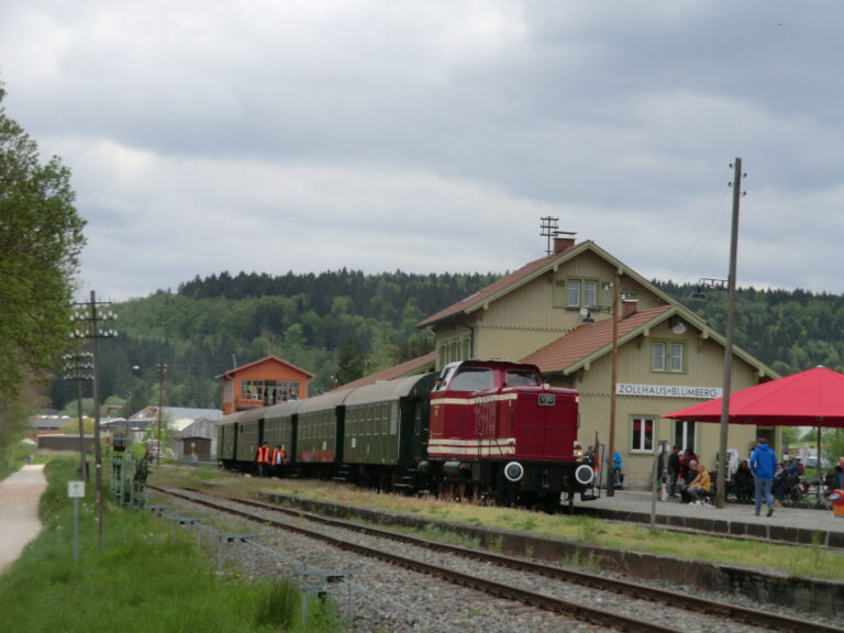 Landesfinanzminister Danyal Bayaz auf Tour: Fahrt mit der Sauschwänzlebahn am 01.08.2023